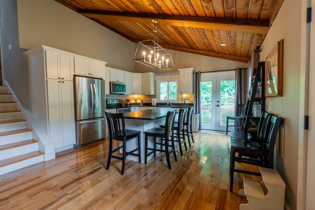 40 Ash Camp Dr, Estill Springs, TN 37330