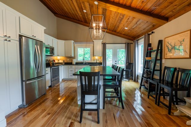 40 Ash Camp Dr, Estill Springs, TN 37330