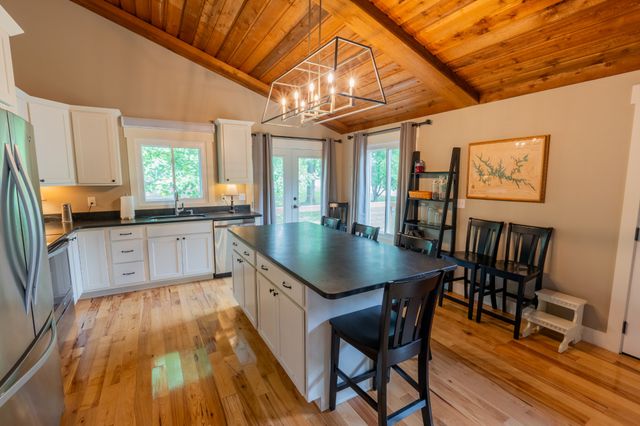 40 Ash Camp Dr, Estill Springs, TN 37330