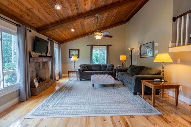 40 Ash Camp Dr, Estill Springs, TN 37330
