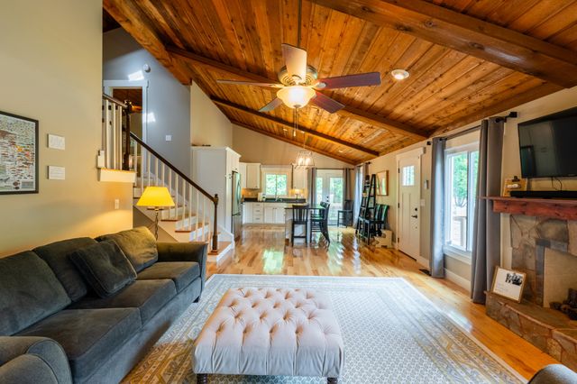 40 Ash Camp Dr, Estill Springs, TN 37330