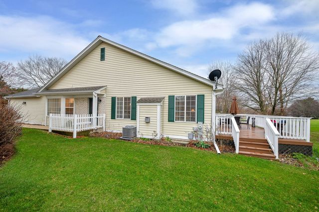 350 Normandie Drive, Sugar Grove, IL 60554