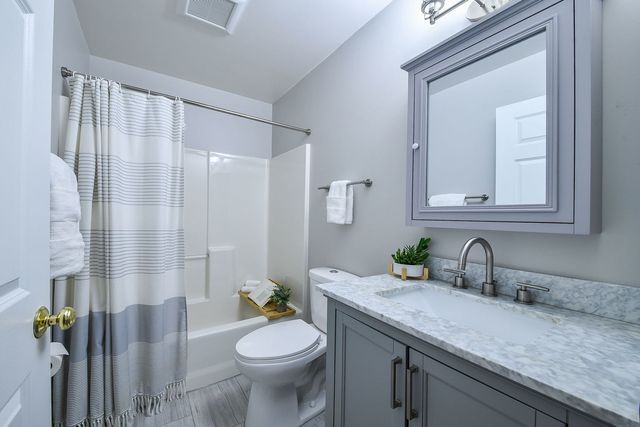 350 Normandie Drive, Sugar Grove, IL 60554