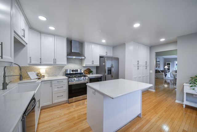 350 Normandie Drive, Sugar Grove, IL 60554