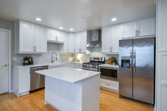 350 Normandie Drive, Sugar Grove, IL 60554