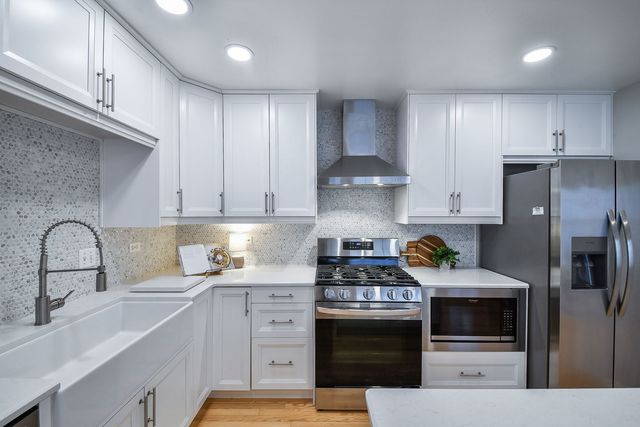 350 Normandie Drive, Sugar Grove, IL 60554