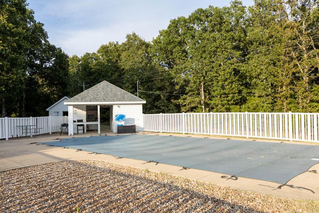 1660 Briarwood Drive, Marshfield, MO 65706