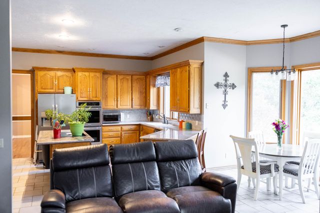 1660 Briarwood Drive, Marshfield, MO 65706