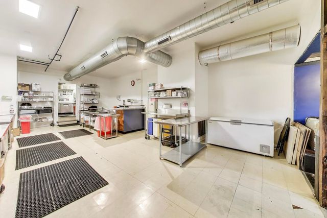 2889 N Milwaukee Avenue, Chicago, IL 60618