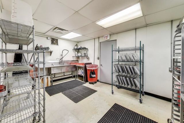 2889 N Milwaukee Avenue, Chicago, IL 60618