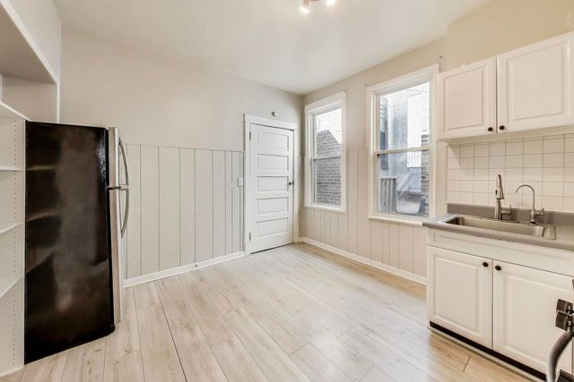 2889 N Milwaukee Avenue, Chicago, IL 60618