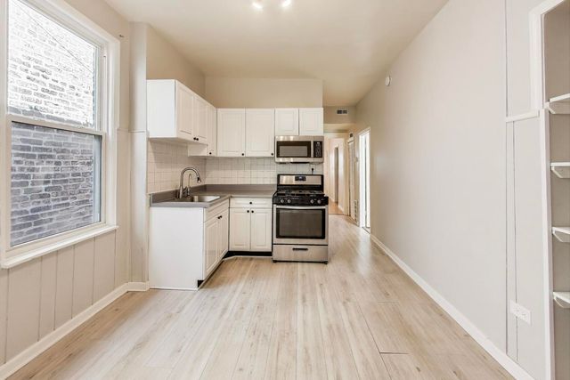 2889 N Milwaukee Avenue, Chicago, IL 60618