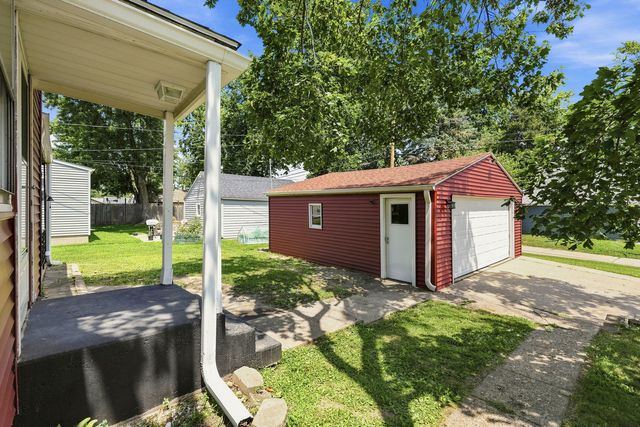 2055 36th Street, Rock Island, IL 61201