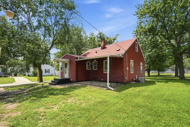 2055 36th Street, Rock Island, IL 61201