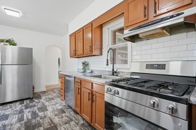 2055 36th Street, Rock Island, IL 61201