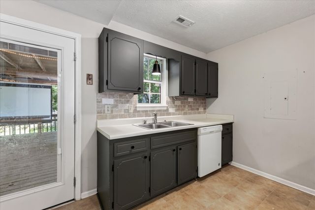 9209 Pembroke Oak Grove Rd, Oak Grove, KY 42262