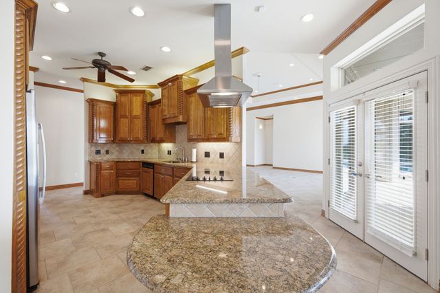 1614 Crow Creek Drive, Granbury, TX 76049