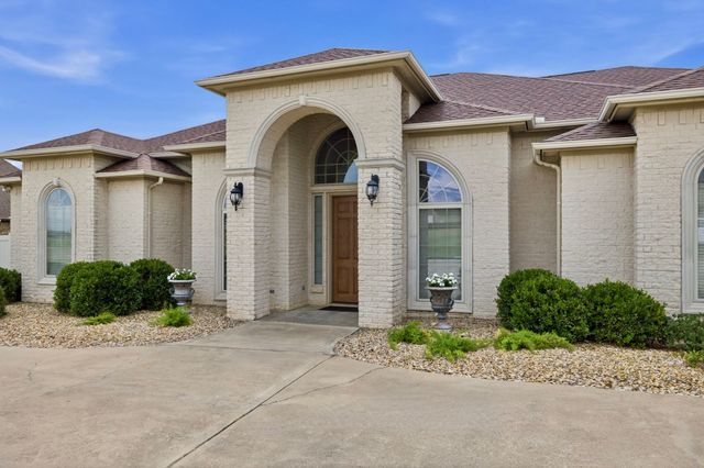 1614 Crow Creek Drive, Granbury, TX 76049