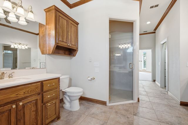 1614 Crow Creek Drive, Granbury, TX 76049