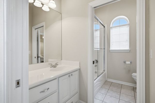 1614 Crow Creek Drive, Granbury, TX 76049