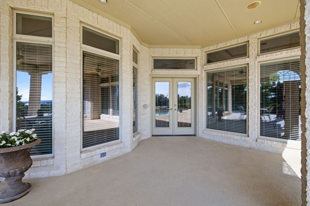 1614 Crow Creek Drive, Granbury, TX 76049