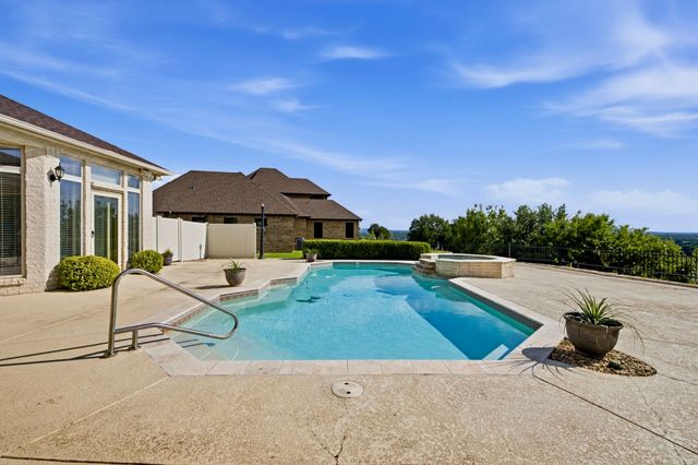 1614 Crow Creek Drive, Granbury, TX 76049