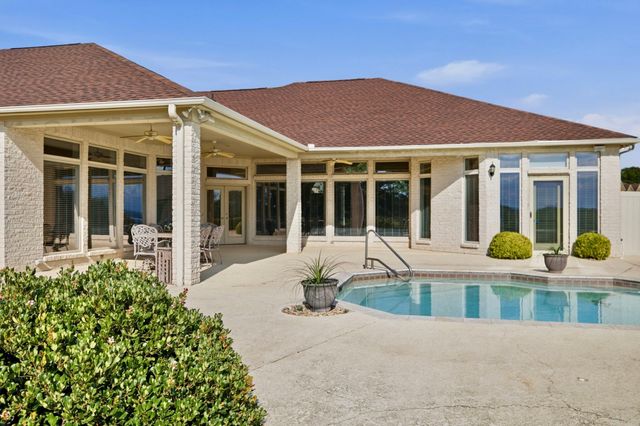 1614 Crow Creek Drive, Granbury, TX 76049