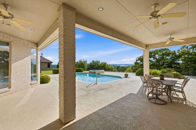 1614 Crow Creek Drive, Granbury, TX 76049