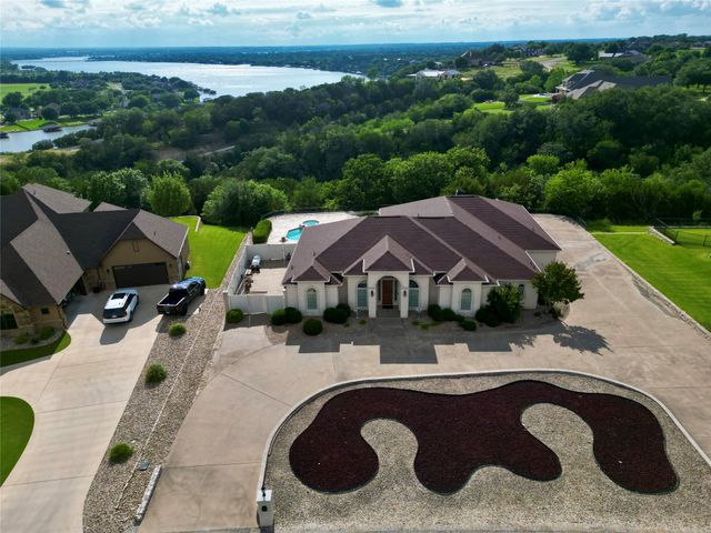 1614 Crow Creek Drive, Granbury, TX 76049
