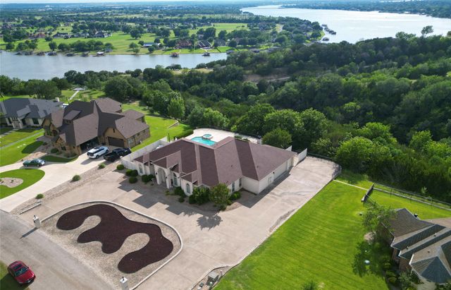 1614 Crow Creek Drive, Granbury, TX 76049