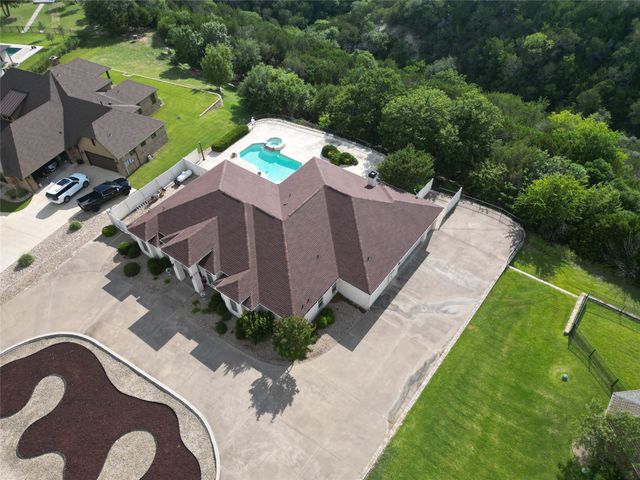 1614 Crow Creek Drive, Granbury, TX 76049