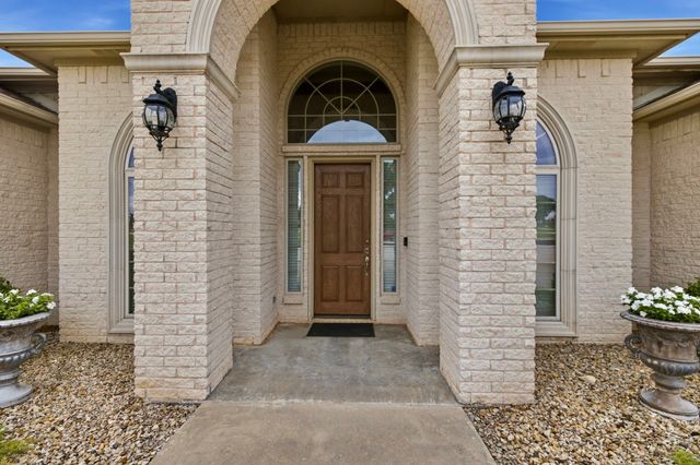 1614 Crow Creek Drive, Granbury, TX 76049