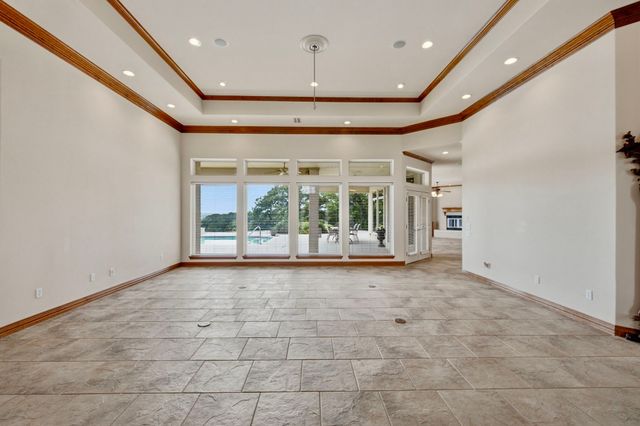 1614 Crow Creek Drive, Granbury, TX 76049