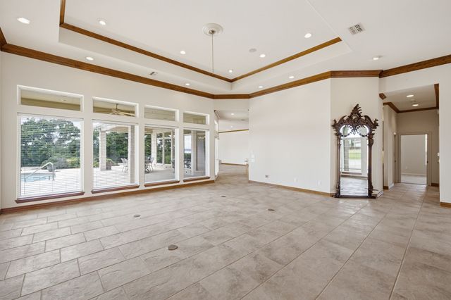 1614 Crow Creek Drive, Granbury, TX 76049