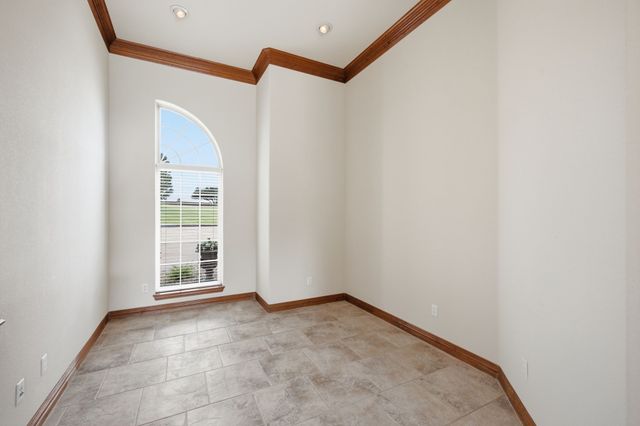 1614 Crow Creek Drive, Granbury, TX 76049