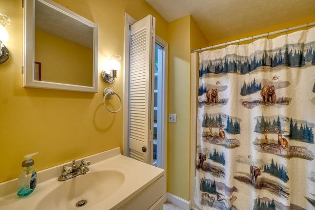 694 Ruby Lake Drive, Hiawassee, GA 30546