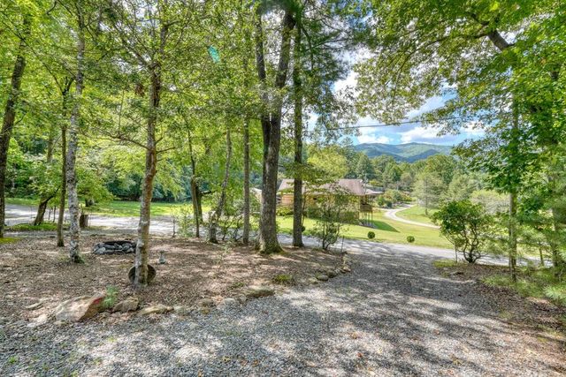 694 Ruby Lake Drive, Hiawassee, GA 30546