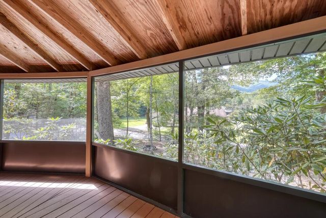694 Ruby Lake Drive, Hiawassee, GA 30546