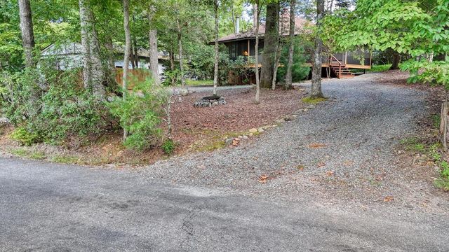 694 Ruby Lake Drive, Hiawassee, GA 30546