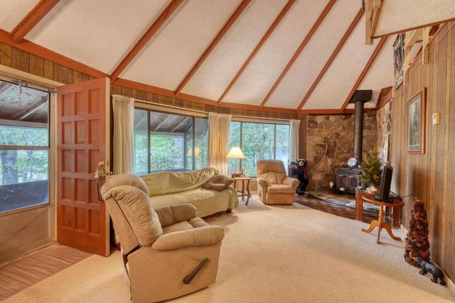 694 Ruby Lake Drive, Hiawassee, GA 30546