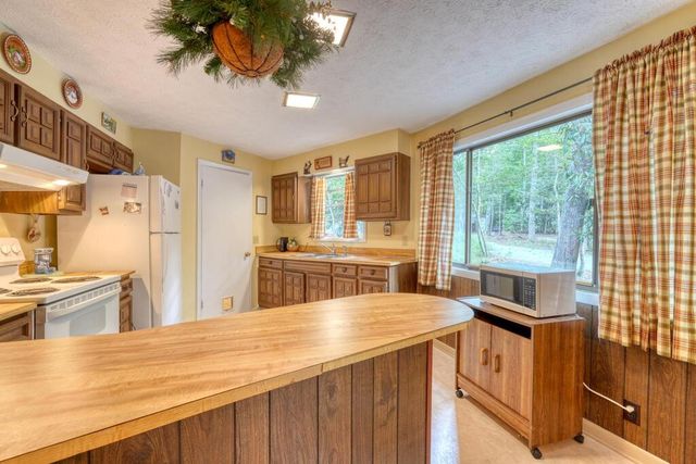694 Ruby Lake Drive, Hiawassee, GA 30546
