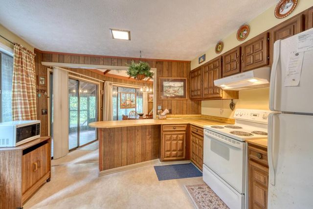 694 Ruby Lake Drive, Hiawassee, GA 30546
