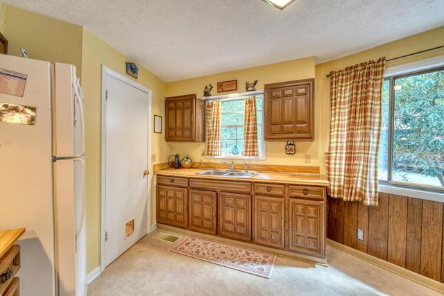694 Ruby Lake Drive, Hiawassee, GA 30546