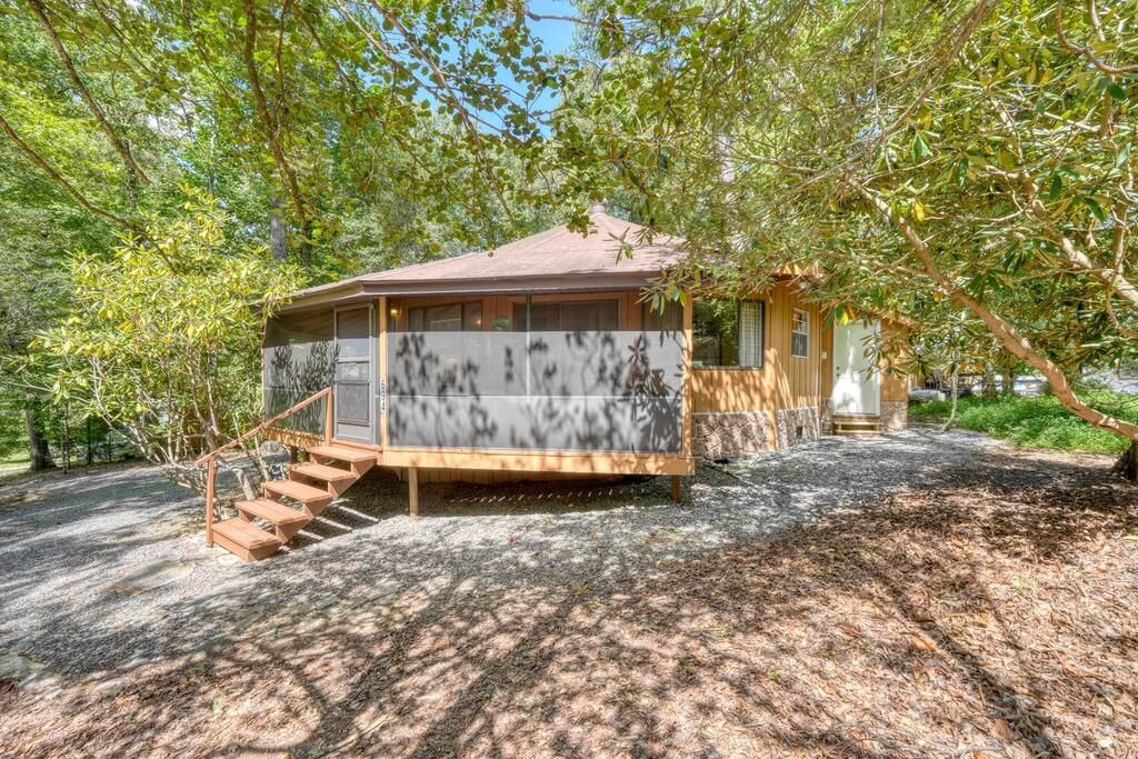 694 Ruby Lake Drive, Hiawassee, GA 30546