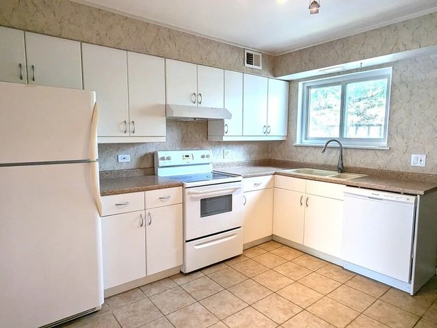 880 S Plum Grove Road 210, Palatine, IL 60067