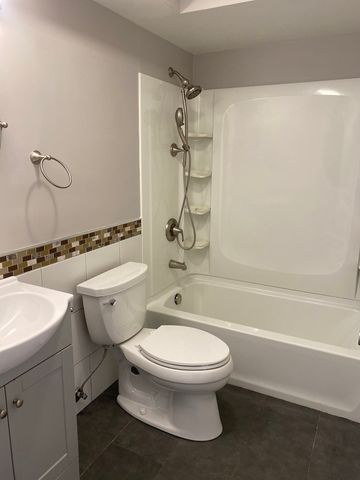 880 S Plum Grove Road 210, Palatine, IL 60067