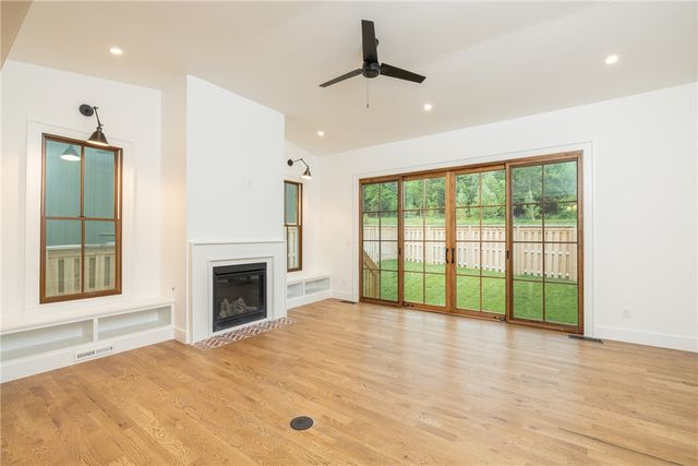 1738 W Markham Road, Fayetteville, AR 72701