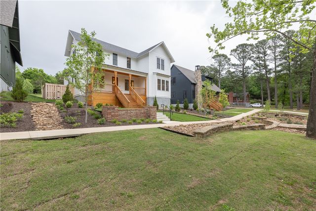 1738 W Markham Road, Fayetteville, AR 72701