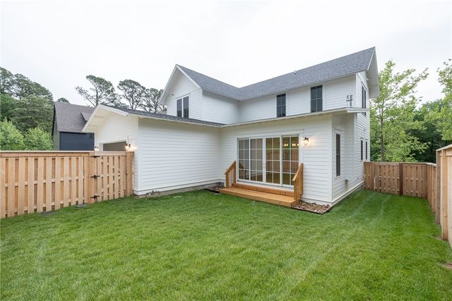 1738 W Markham Road, Fayetteville, AR 72701