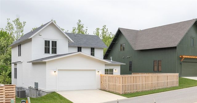 1738 W Markham Road, Fayetteville, AR 72701